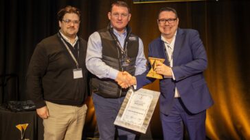 Willmott Dixson presenting award to Brand Access Solutions